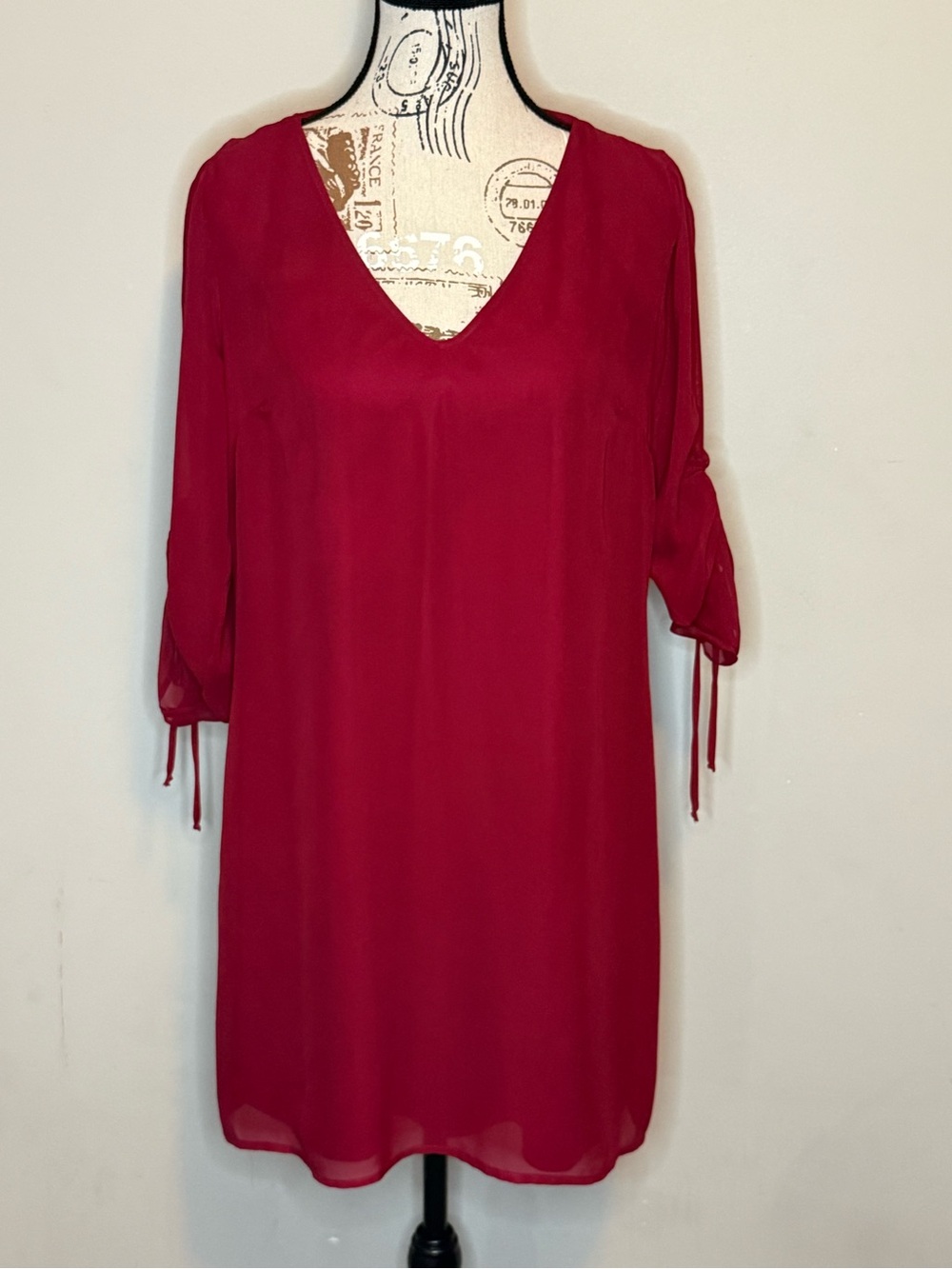NWT - Lulu's Raspberry V-Neck Tunic with Tie Sleeve Detail - Size M